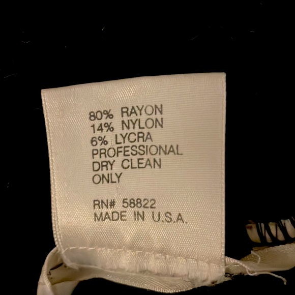 Shapely heavy knitwear black jersey skirt w a slit in the front - Picture 6 of 6